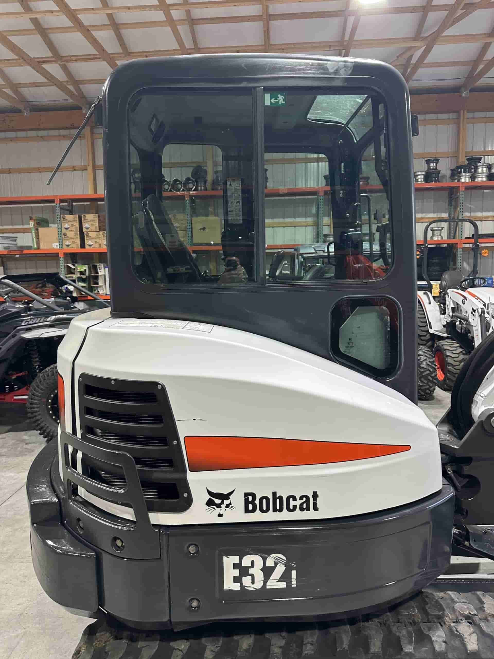 2015 BOBCAT E32i
